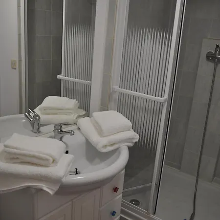 La Des Tilleuls Bed & Breakfast Cambremer