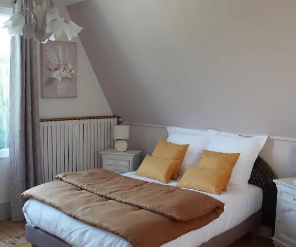 La Des Tilleuls Bed & Breakfast Cambremer
